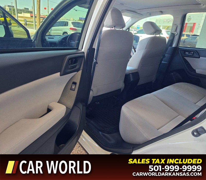 Subaru Forester Vehicle Full-screen Gallery Image 9