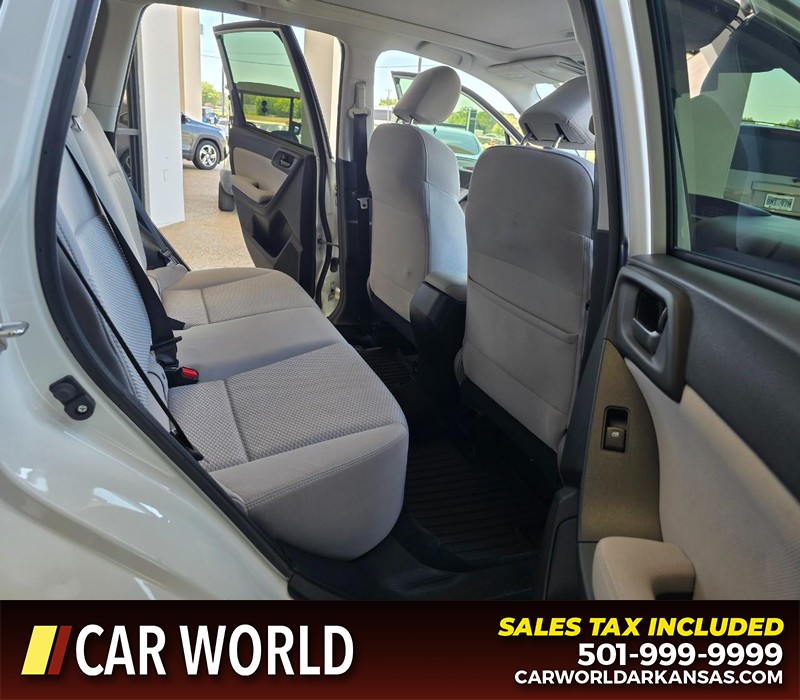 Subaru Forester Vehicle Full-screen Gallery Image 12