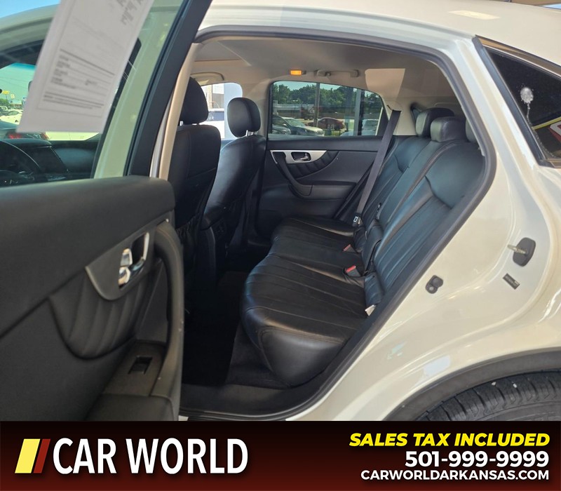 INFINITI QX70 Vehicle Full-screen Gallery Image 10