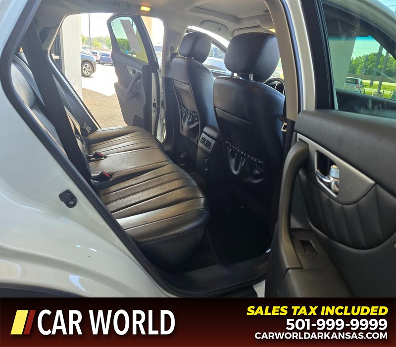 INFINITI QX70 Vehicle Full-screen Gallery Image 12