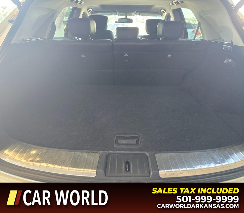 INFINITI QX70 Vehicle Full-screen Gallery Image 13