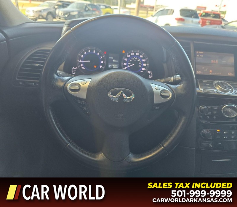 INFINITI QX70 Vehicle Full-screen Gallery Image 15