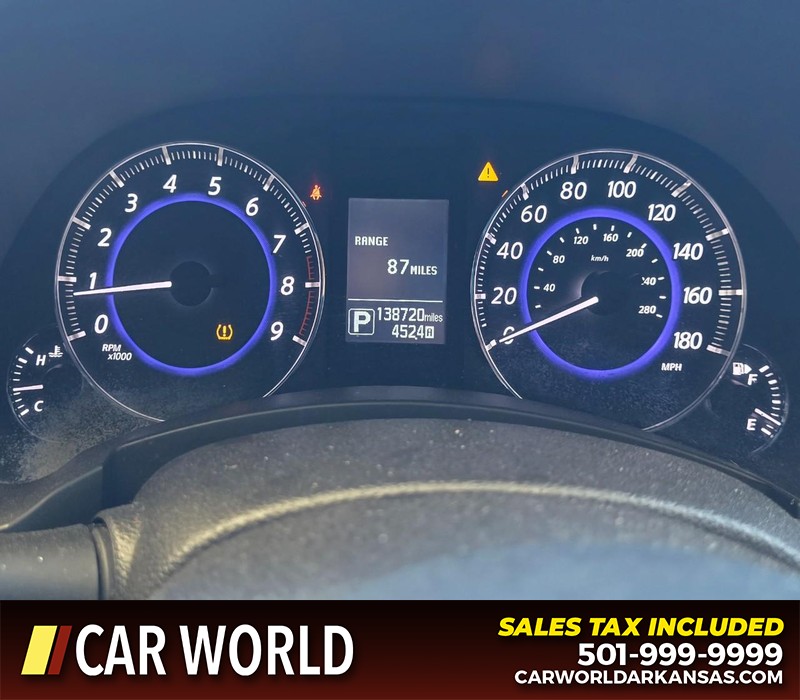 INFINITI QX70 Vehicle Full-screen Gallery Image 17