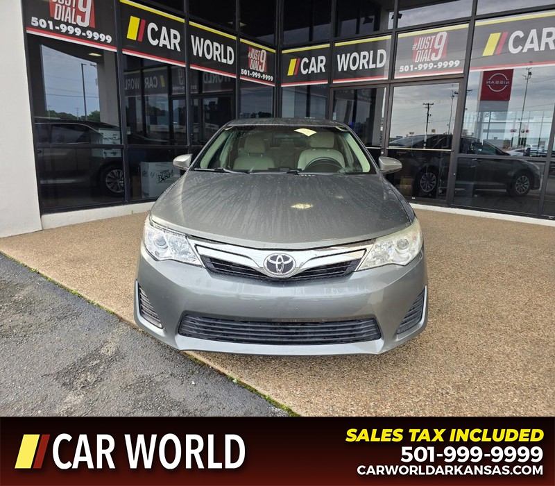 Toyota Camry Vehicle Full-screen Gallery Image 2