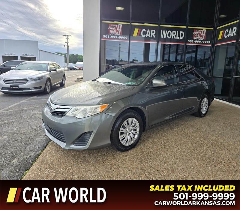 Toyota Camry Vehicle Full-screen Gallery Image 3
