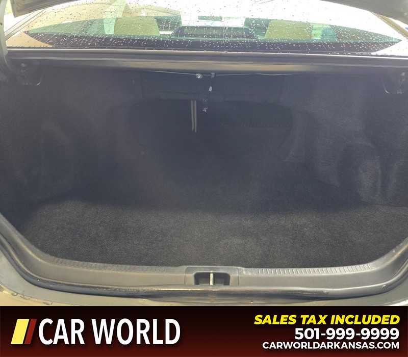 Toyota Camry Vehicle Full-screen Gallery Image 13