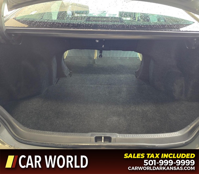 Toyota Camry Vehicle Full-screen Gallery Image 14