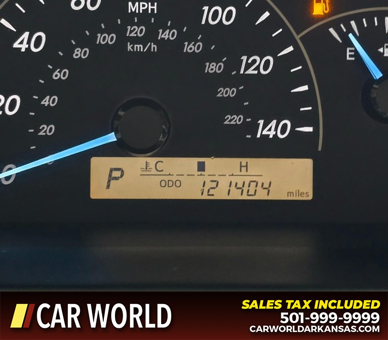 Toyota Camry Vehicle Full-screen Gallery Image 16