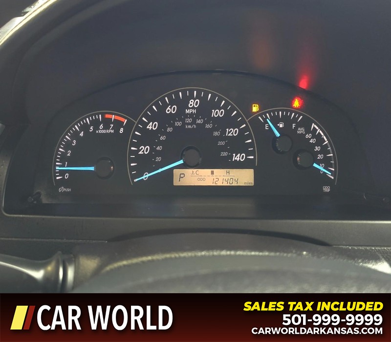 Toyota Camry Vehicle Full-screen Gallery Image 17