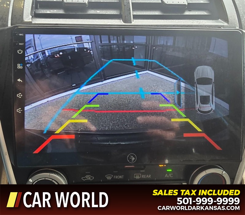 Toyota Camry Vehicle Full-screen Gallery Image 19