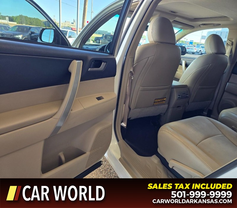 Toyota Highlander Vehicle Full-screen Gallery Image 9