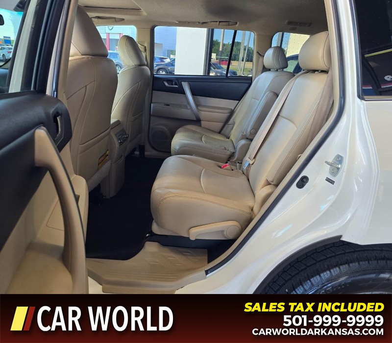 Toyota Highlander Vehicle Full-screen Gallery Image 10