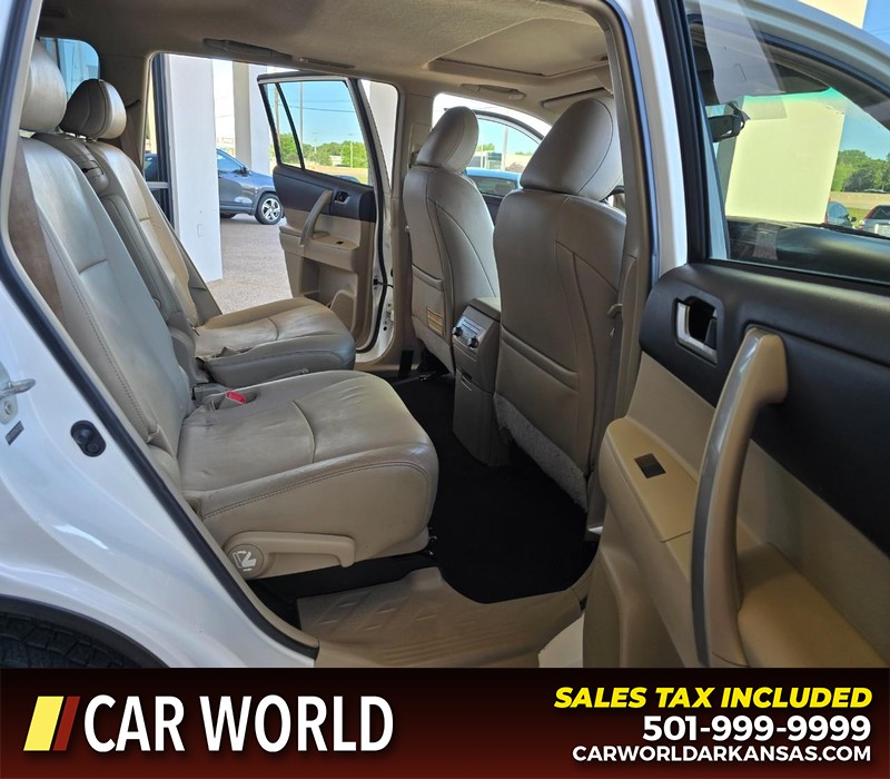 Toyota Highlander Vehicle Full-screen Gallery Image 13