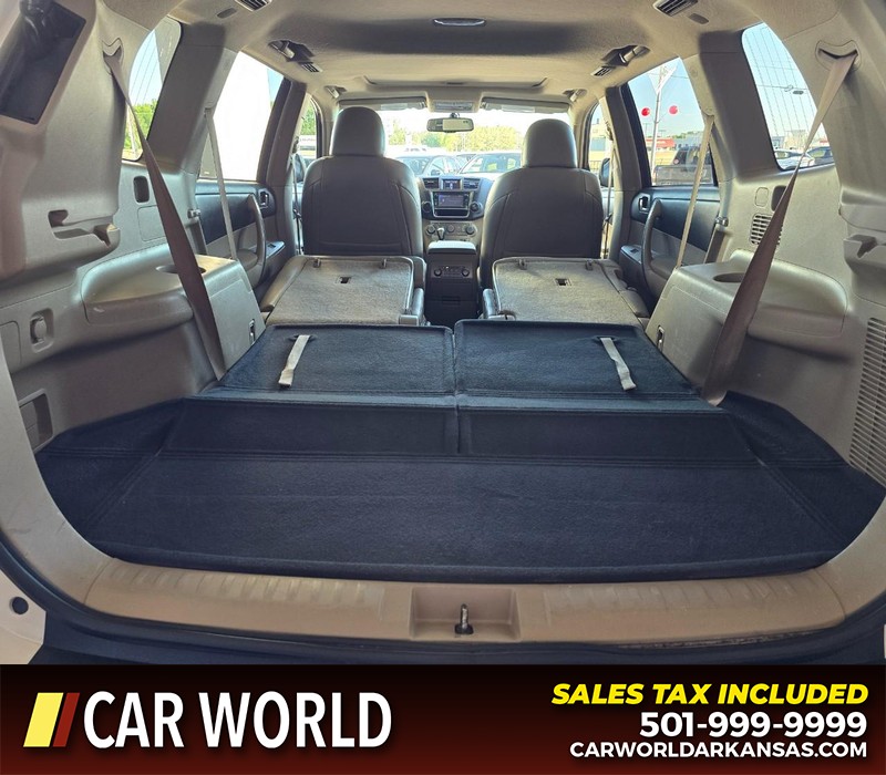 Toyota Highlander Vehicle Full-screen Gallery Image 17
