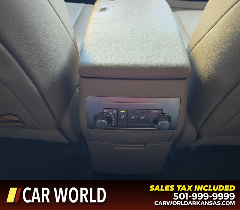 Toyota Highlander Vehicle Full-screen Gallery Image 24
