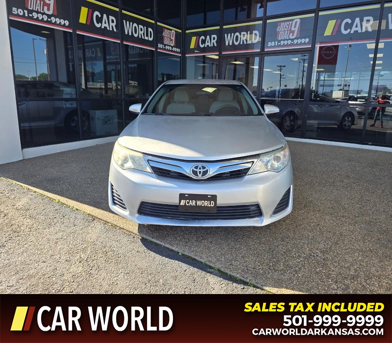 Toyota Camry Vehicle Full-screen Gallery Image 2