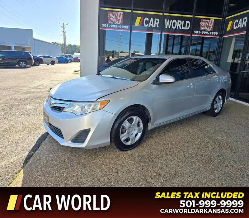 Toyota Camry Vehicle Full-screen Gallery Image 3