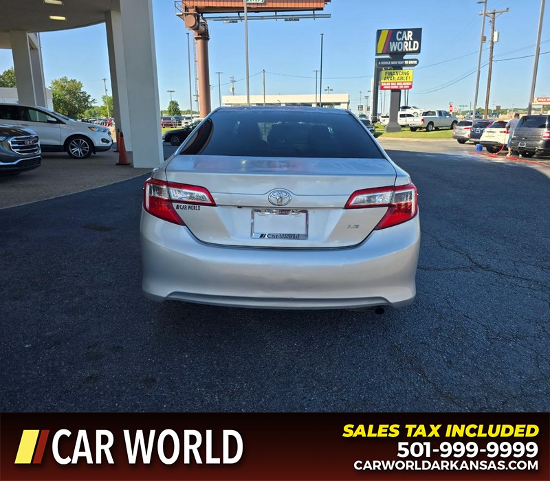 Toyota Camry Vehicle Full-screen Gallery Image 5