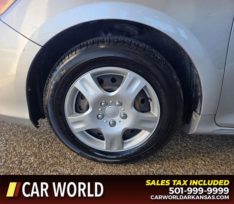 Toyota Camry Vehicle Full-screen Gallery Image 6
