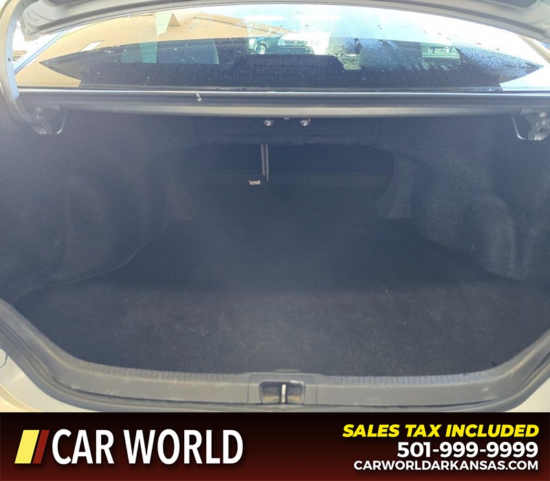 Toyota Camry Vehicle Full-screen Gallery Image 13