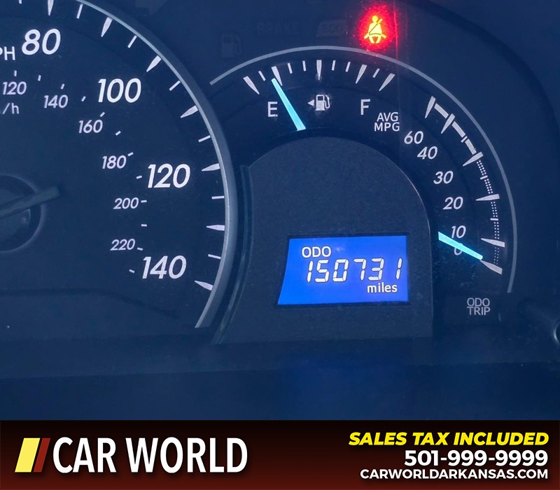 Toyota Camry Vehicle Full-screen Gallery Image 16