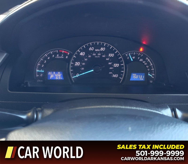 Toyota Camry Vehicle Full-screen Gallery Image 17