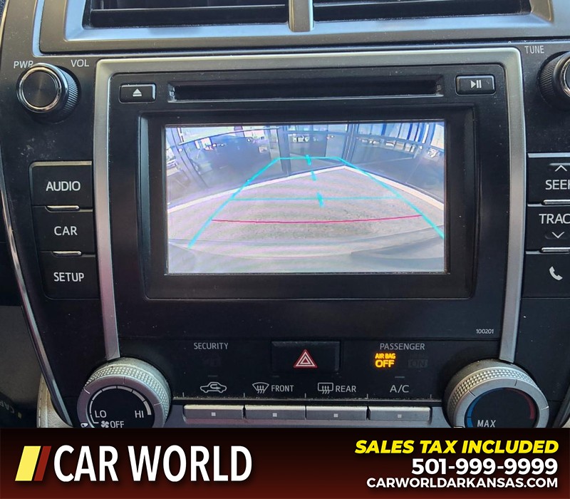 Toyota Camry Vehicle Full-screen Gallery Image 19