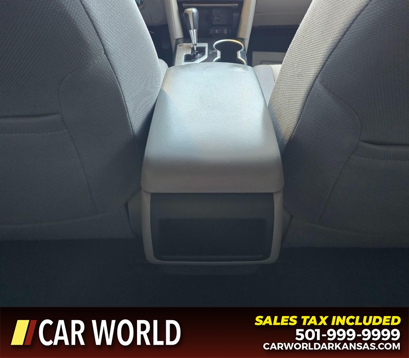 Toyota Camry Vehicle Full-screen Gallery Image 20