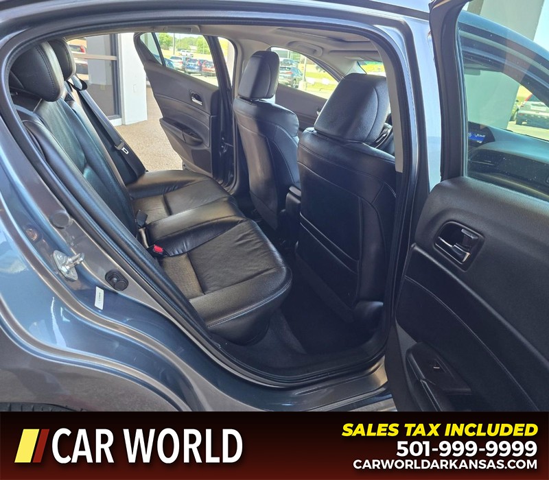 Acura ILX Vehicle Full-screen Gallery Image 12