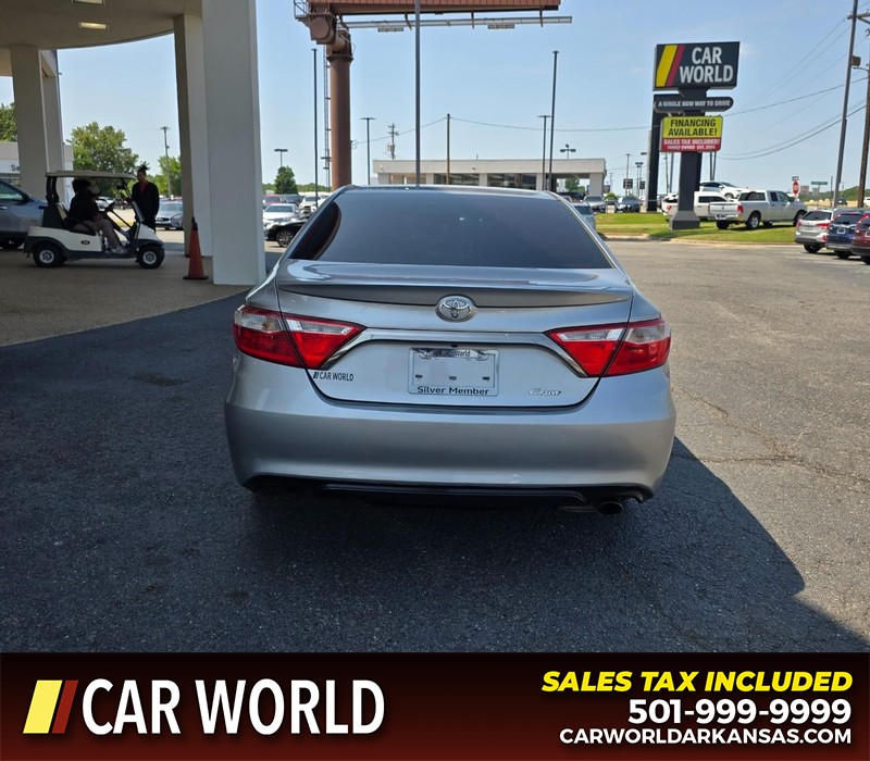Toyota Camry Vehicle Full-screen Gallery Image 5