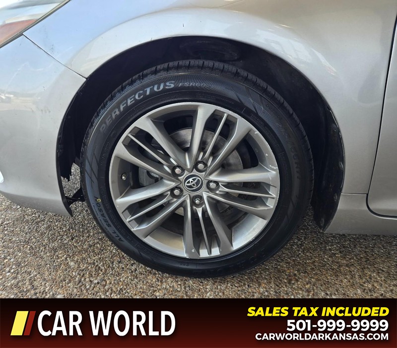 Toyota Camry Vehicle Full-screen Gallery Image 6