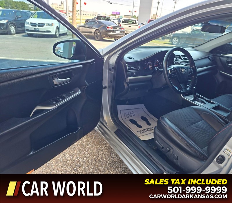 Toyota Camry Vehicle Full-screen Gallery Image 7