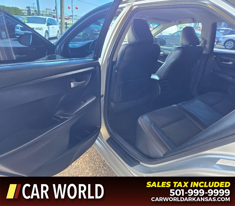 Toyota Camry Vehicle Full-screen Gallery Image 9