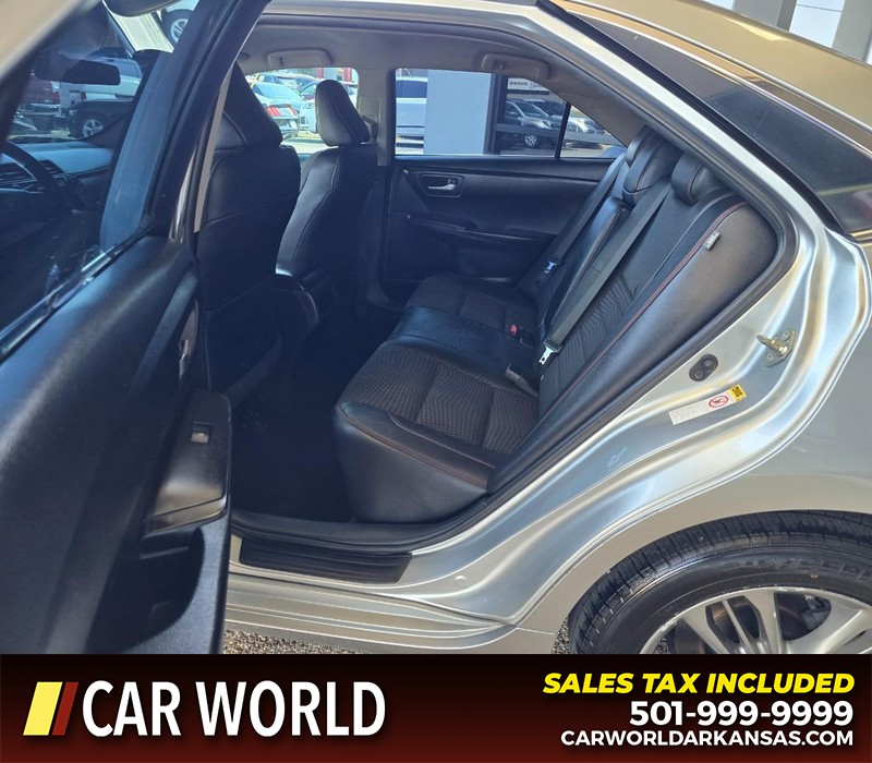 Toyota Camry Vehicle Full-screen Gallery Image 10