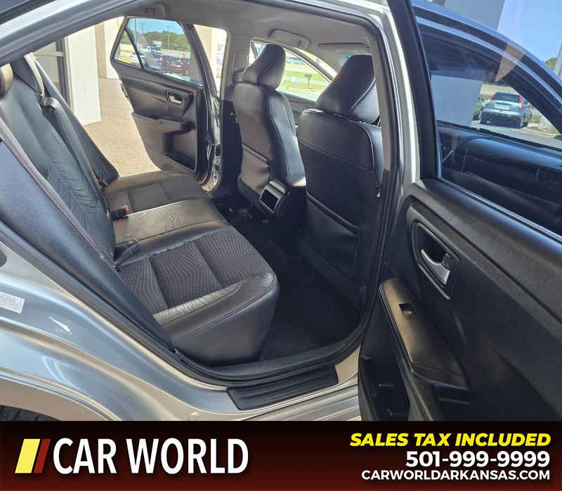 Toyota Camry Vehicle Full-screen Gallery Image 12