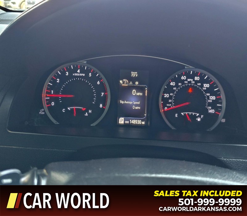 Toyota Camry Vehicle Full-screen Gallery Image 17