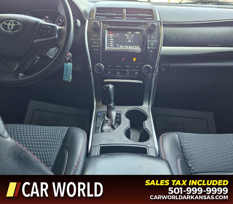 Toyota Camry Vehicle Full-screen Gallery Image 18