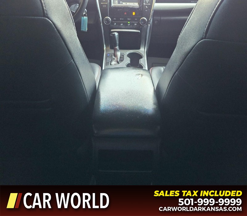 Toyota Camry Vehicle Full-screen Gallery Image 19