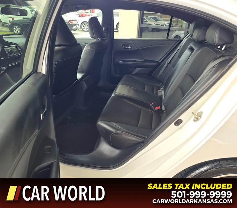 Honda Accord Sedan Vehicle Full-screen Gallery Image 10