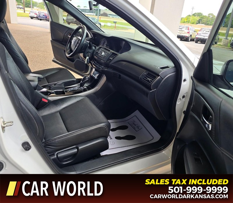 Honda Accord Sedan Vehicle Full-screen Gallery Image 11