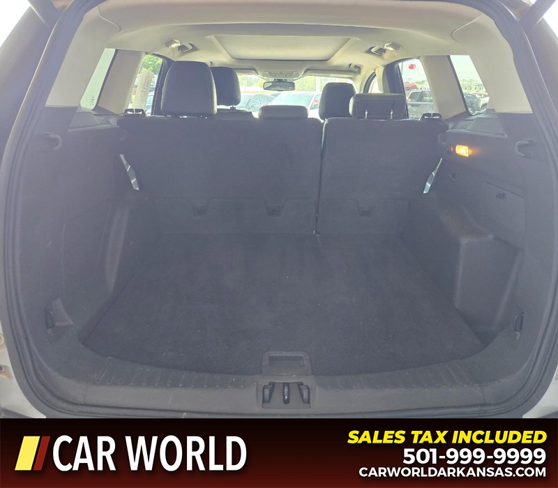 Ford Escape Vehicle Full-screen Gallery Image 13