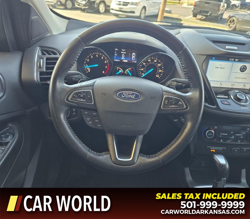 Ford Escape Vehicle Full-screen Gallery Image 15