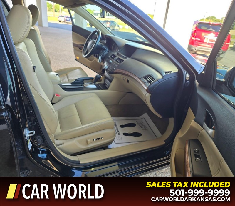 Honda Accord Sedan Vehicle Full-screen Gallery Image 11