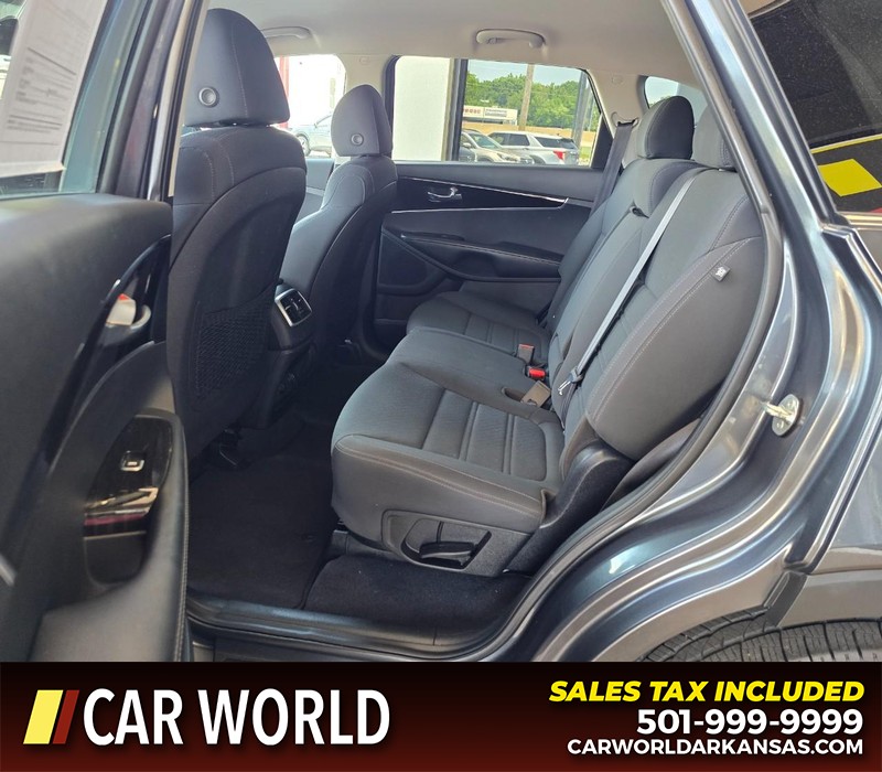 Kia Sorento Vehicle Full-screen Gallery Image 10