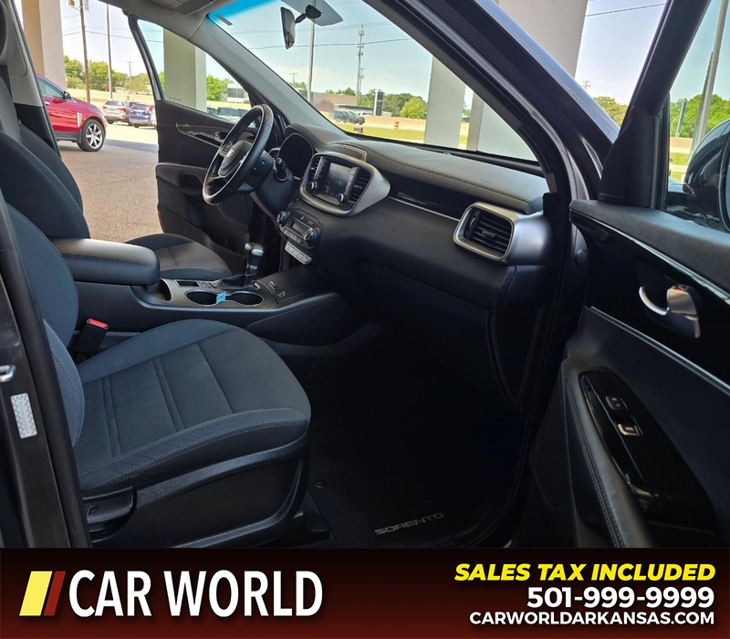 Kia Sorento Vehicle Full-screen Gallery Image 12
