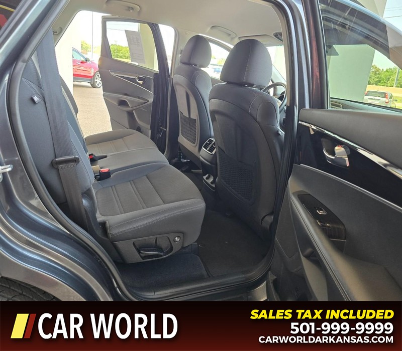 Kia Sorento Vehicle Full-screen Gallery Image 13
