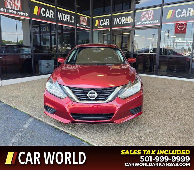 Nissan Altima Vehicle Full-screen Gallery Image 2