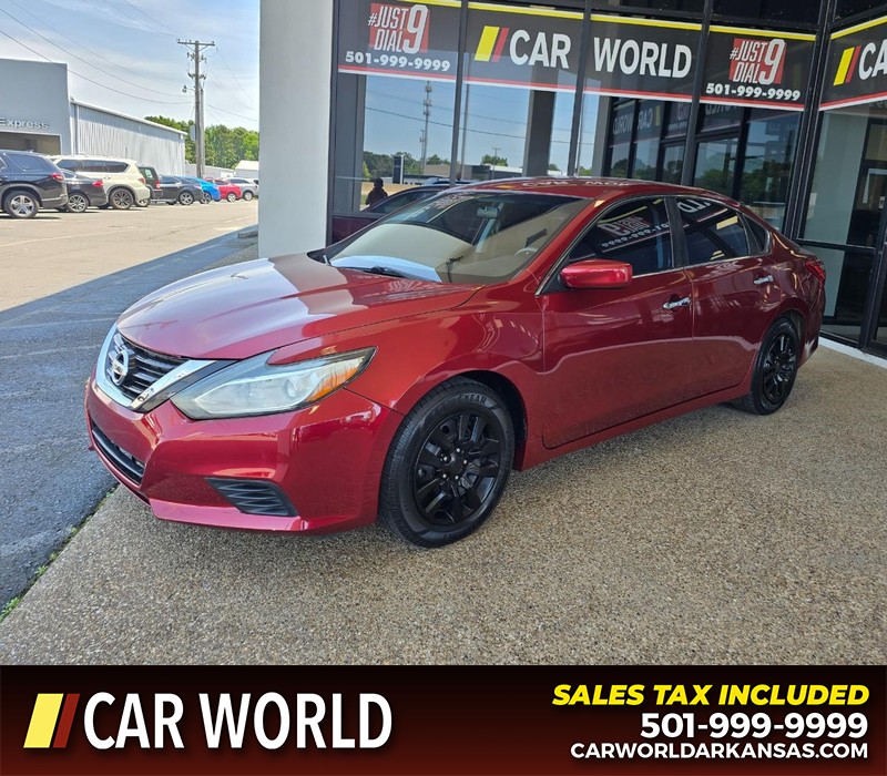 Nissan Altima Vehicle Full-screen Gallery Image 3