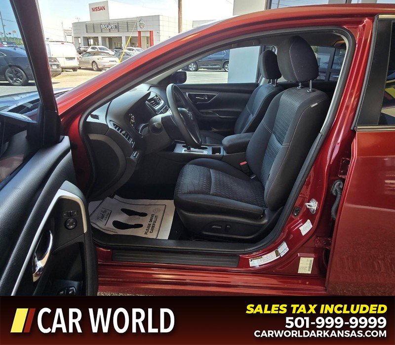 Nissan Altima Vehicle Full-screen Gallery Image 8