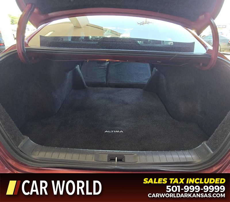Nissan Altima Vehicle Full-screen Gallery Image 14